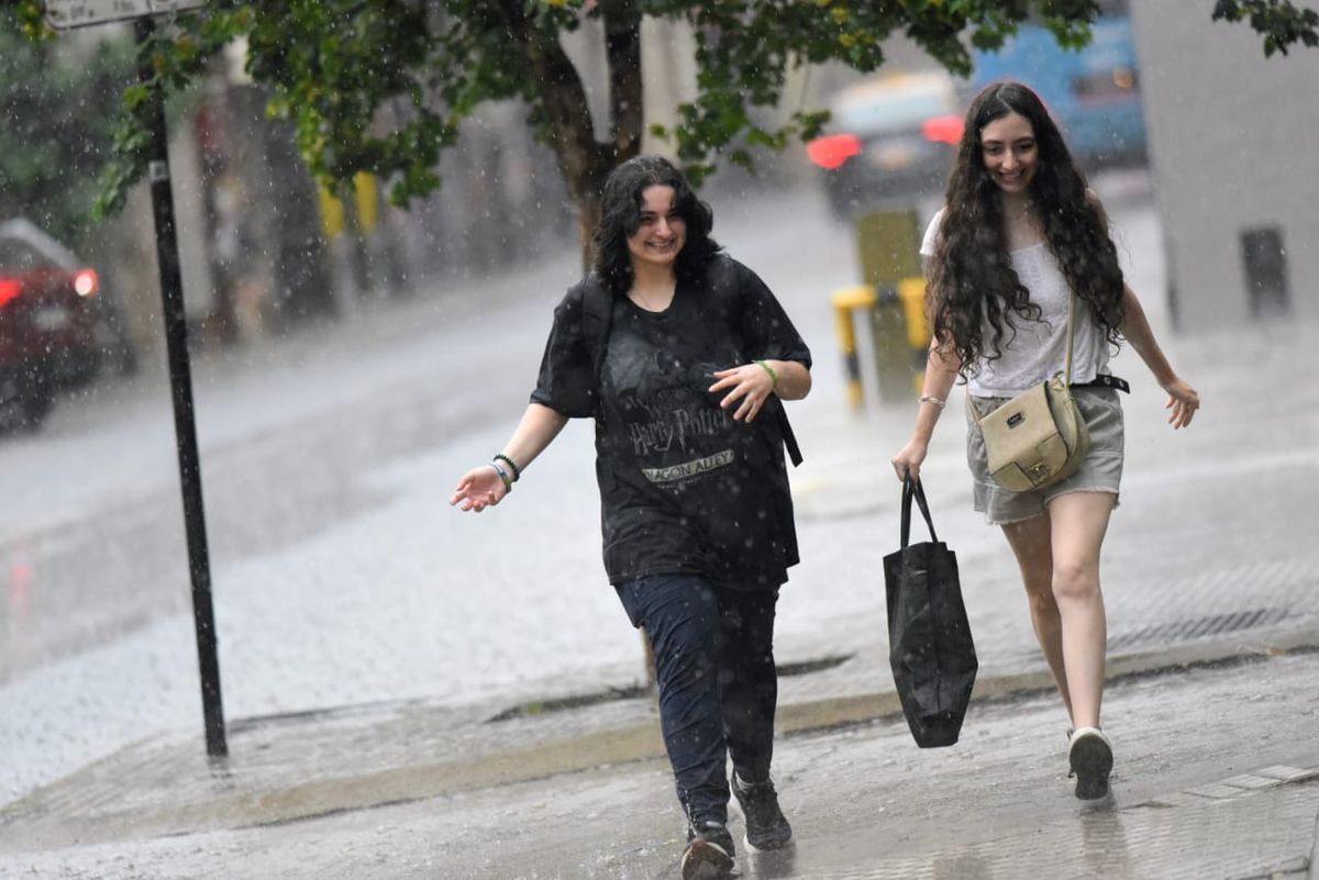En Santa Fe, las condiciones inestables continuarán el fin de semana, con mejoras temporarias hacia el domingo.