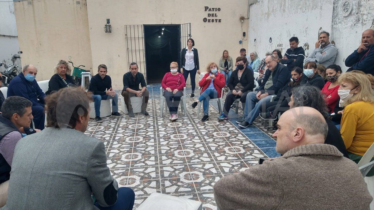 Vecinos de barrio Barranquitas se reunieron con autoridades del Ministerio de Seguridad.&nbsp;