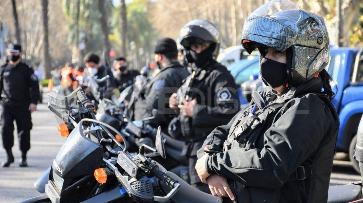 El proyecto de ordenanza establece que la Policía Municipal de Rosario (PMR) deberá dedicarse a la prevención y el cese de los delitos