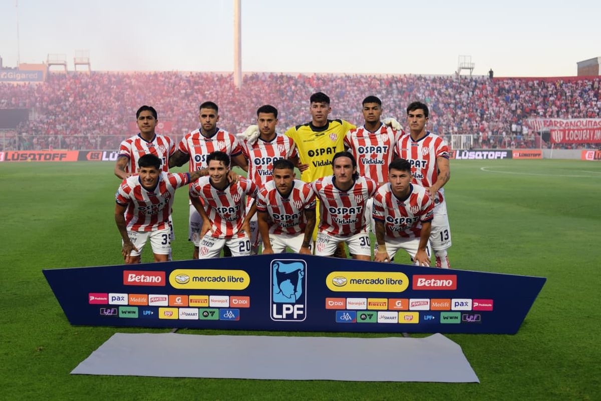 Los once de Uni&oacute;n contra Platense.