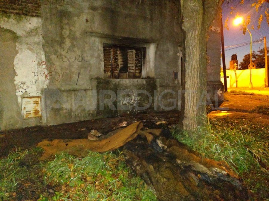 Una dotación de bomberos zapadores de la URI trabajó para controlar el incendio