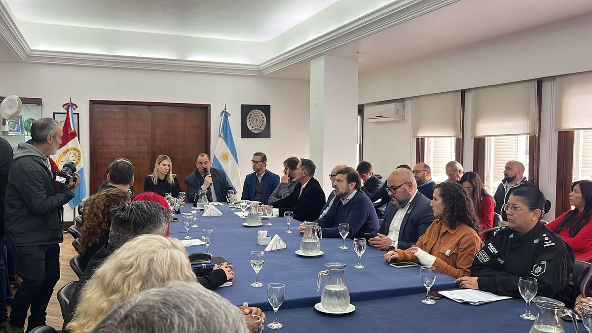 El intendente Poletti encabezó este viernes una nueva reunión del Consejo de Seguridad Urbana. El intendente Poletti encabezó este viernes una nueva reunión del Consejo de Seguridad Urbana.