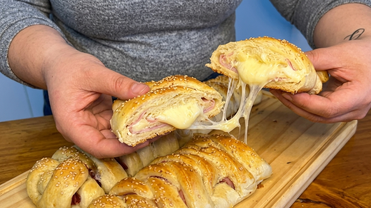 Pan casero relleno y trenzado: la receta viral.