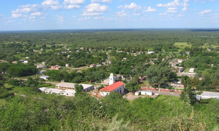 Escapada de verano a un pequeño pueblo de santiagueño rodeado de naturaleza y con rica gastronomía. Escapada de verano a un pequeño pueblo de santiagueño rodeado de naturaleza y con rica gastronomía.