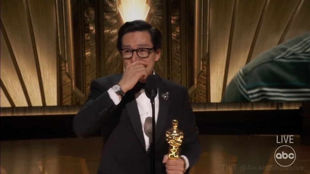 El Premio Oscar Mejor Actor de Reparto fue para Ke Huy Quan por Everything Everywhere All at Once.