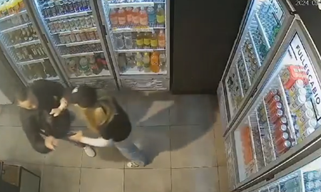 Video: un hombre intentó abusar de la empleada en un local de Buenos Aires. Video: un hombre intentó abusar de la empleada en un local de Buenos Aires.
