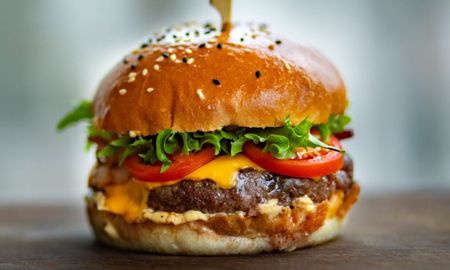Al joven no le bastaron las respuestas de la empresa y decidió que se convertirá en vegano. Al joven no le bastaron las respuestas de la empresa y decidió que se convertirá en vegano.
