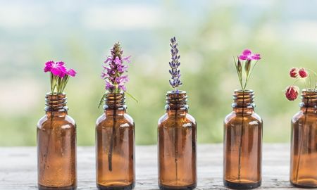 Cómo los aceites esenciales pueden ayudar a reducir el estrés, mejorar el sueño y elevar el ánimo Cómo los aceites esenciales pueden ayudar a reducir el estrés, mejorar el sueño y elevar el ánimo