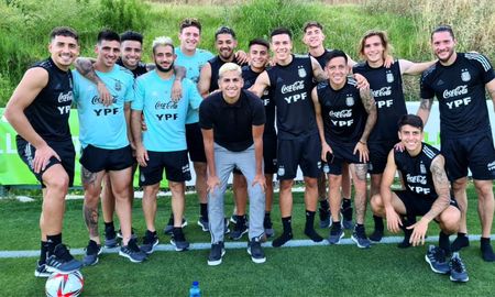 Luego de trabajar con la Sub23, Ernesto Fontanet fue convocado para ser uno de los barberos oficiales de la Selección Argentina en el Mundial Qatar 2022 Luego de trabajar con la Sub23, Ernesto Fontanet fue convocado para ser uno de los barberos oficiales de la Selección Argentina en el Mundial Qatar 2022