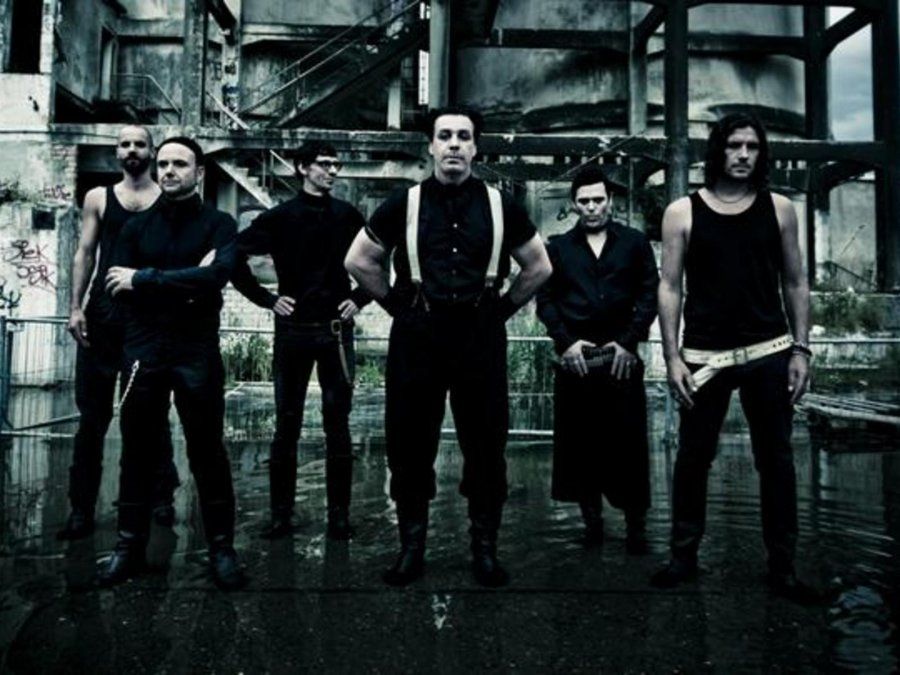Líder de Rammstein publica un video pornográfico y ahora amenazan a las actrices