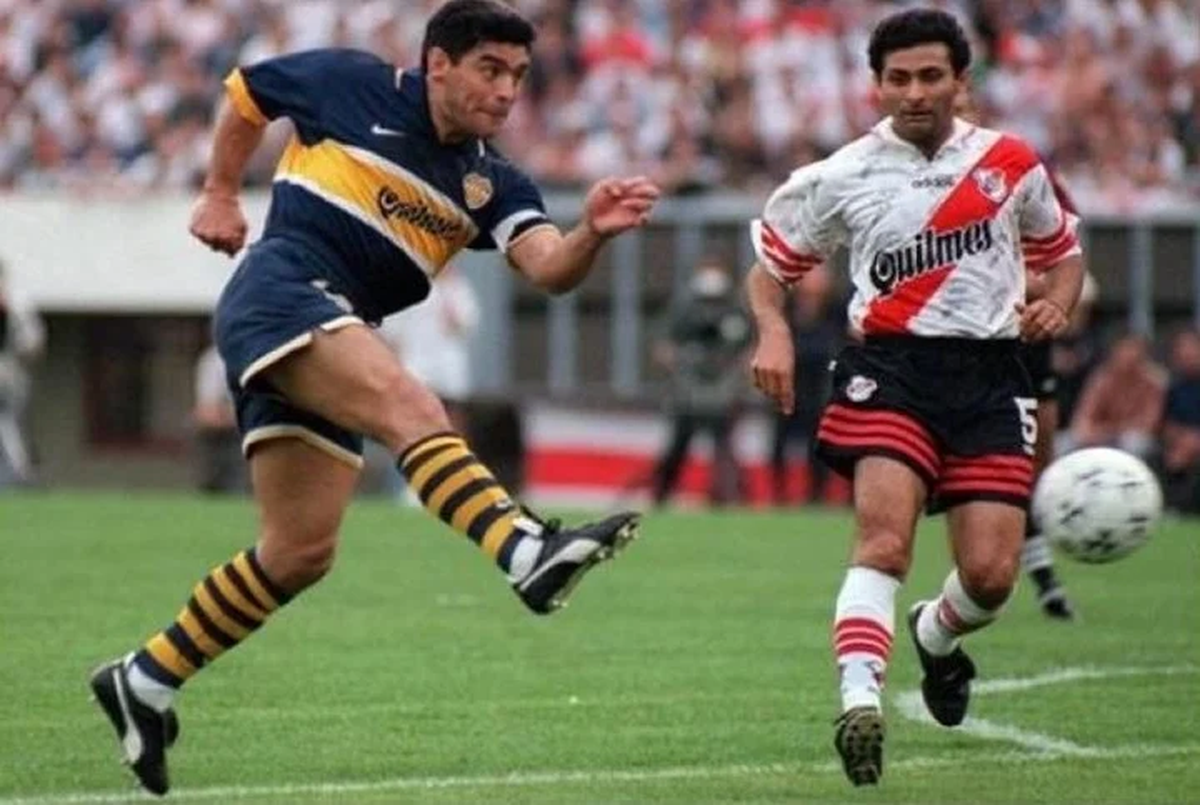 Diego Maradona se retira del fútbol profesional