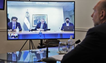 Omar Perotti mantuvo una reunión con el presidente Alberto Fernández para analizar la situación epidemiológica de la provincia. Omar Perotti mantuvo una reunión con el presidente Alberto Fernández para analizar la situación epidemiológica de la provincia.