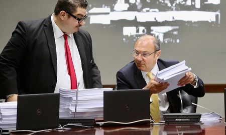 El juez Gastón Salmain junto a Yamil Castro Bianchi, uno de sus abogados. El juez Gastón Salmain junto a Yamil Castro Bianchi, uno de sus abogados.