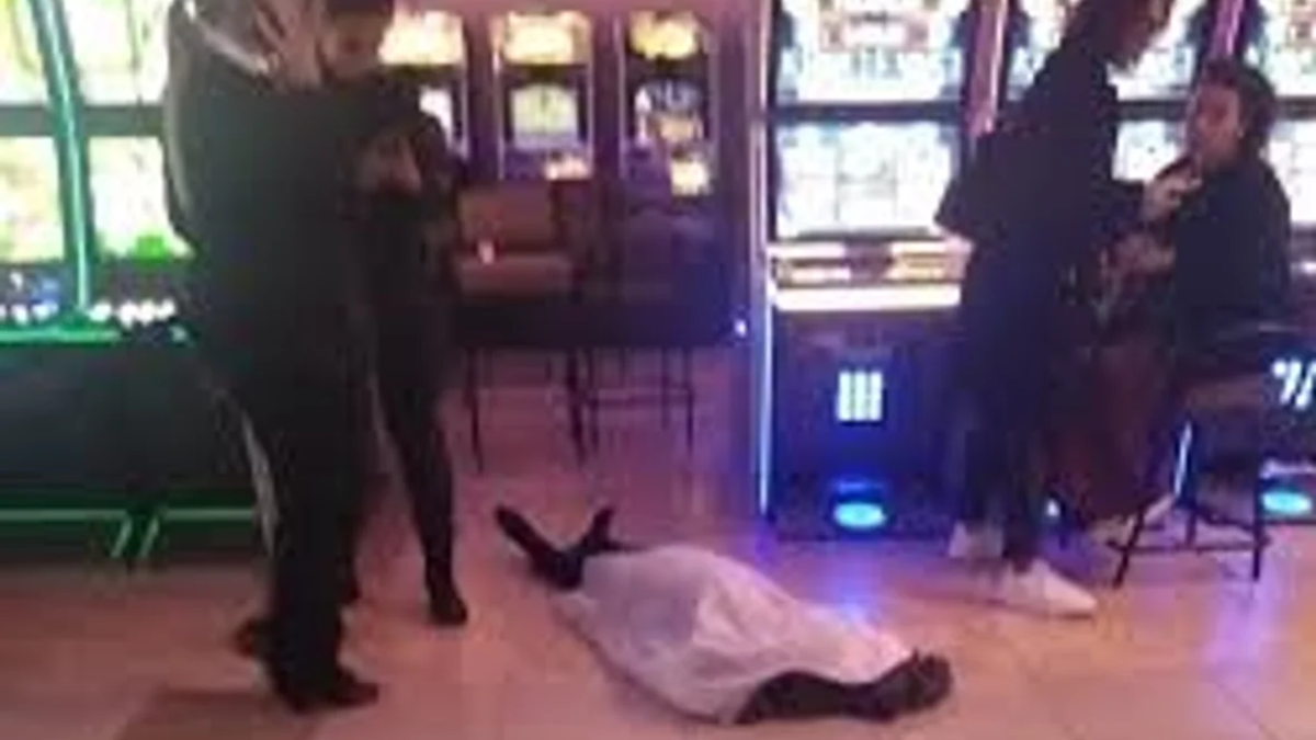 Mar del Plata: murió una mujer en un bingo, el local no cerró y las personas siguieron jugando junto al cuerpo