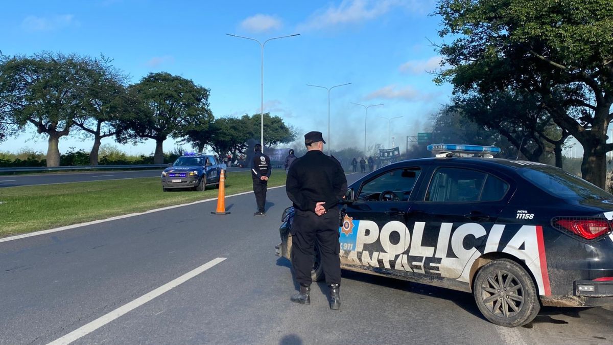  Se implementaron desvíos para tránsito liviano en Santo Tomé y en el kilómetro 153 hacia el acceso norte de Santa Fe. Se implementaron desvíos para tránsito liviano en Santo Tomé y en el kilómetro 153 hacia el acceso norte de Santa Fe. 