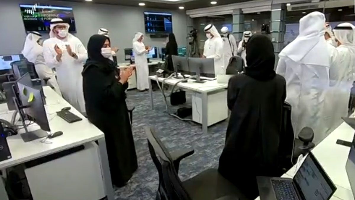 Los festejos en el Centro de Control del orbitador Hope