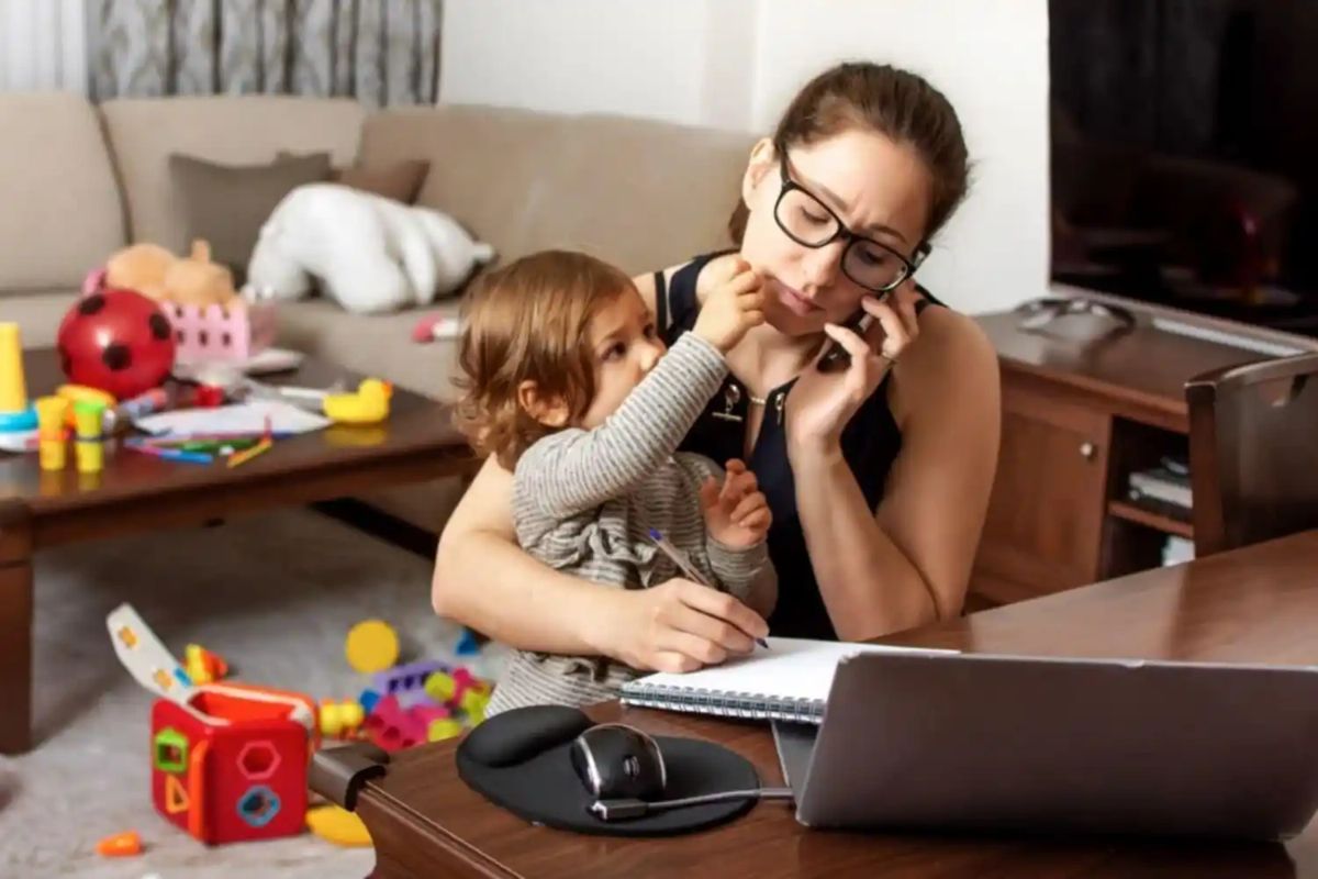 Día de la Madre: las mujeres destinan el doble que los hombres a las tareas de cuidado.