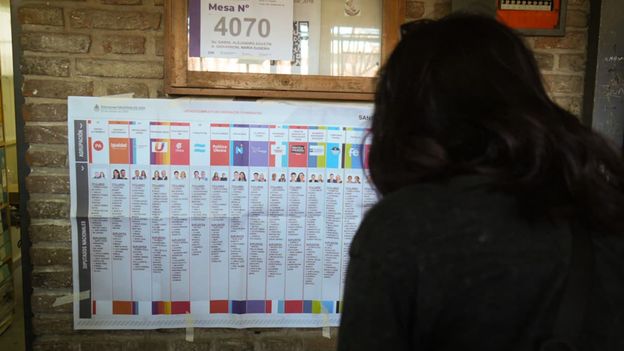 La propuesta que se analiza en la Legislatura busca concentrar en una sola normativa distintos aspectos del sistema electoral. La propuesta que se analiza en la Legislatura busca concentrar en una sola normativa distintos aspectos del sistema electoral.