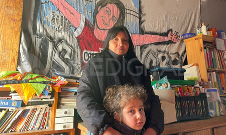 La historia del merendero La Casa de Agus. Agustina es la foto del mural, Gabriela y su nieto La historia del merendero La Casa de Agus. Agustina es la foto del mural, Gabriela y su nieto