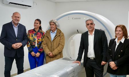 El exgobernador Omar Perotti reafirmó su defensa de la universidad pública como motor de desarrollo social y productivo. El exgobernador Omar Perotti reafirmó su defensa de la universidad pública como motor de desarrollo social y productivo.