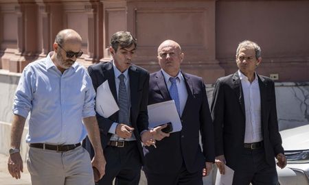 Federico Sturzenegger, Eduardo Rodríguez Chirillo, MarcosSerrano y Lucas Llach, parte del equipo que diseña y monitorea el ajuste en elEstado. Federico Sturzenegger, Eduardo Rodríguez Chirillo, MarcosSerrano y Lucas Llach, parte del equipo que diseña y monitorea el ajuste en elEstado.