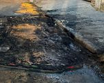 Tras el incendio, el auto fue retirado y quedó la marca en el lugar. Tras el incendio, el auto fue retirado y quedó la marca en el lugar.
