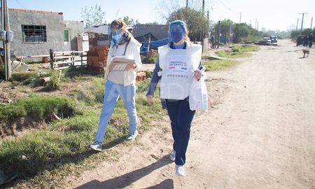 La intendenta de la ciudad de Santo Tomé, Daniela Qüesta confirmó un nuevo caso de covid-19 en la localidad y un total de 18 personas en aislamiento. Con este el distrito sumó un total de seis casos desde el inicio de la pandemia. La intendenta de la ciudad de Santo Tomé, Daniela Qüesta confirmó un nuevo caso de covid-19 en la localidad y un total de 18 personas en aislamiento. Con este el distrito sumó un total de seis casos desde el inicio de la pandemia.