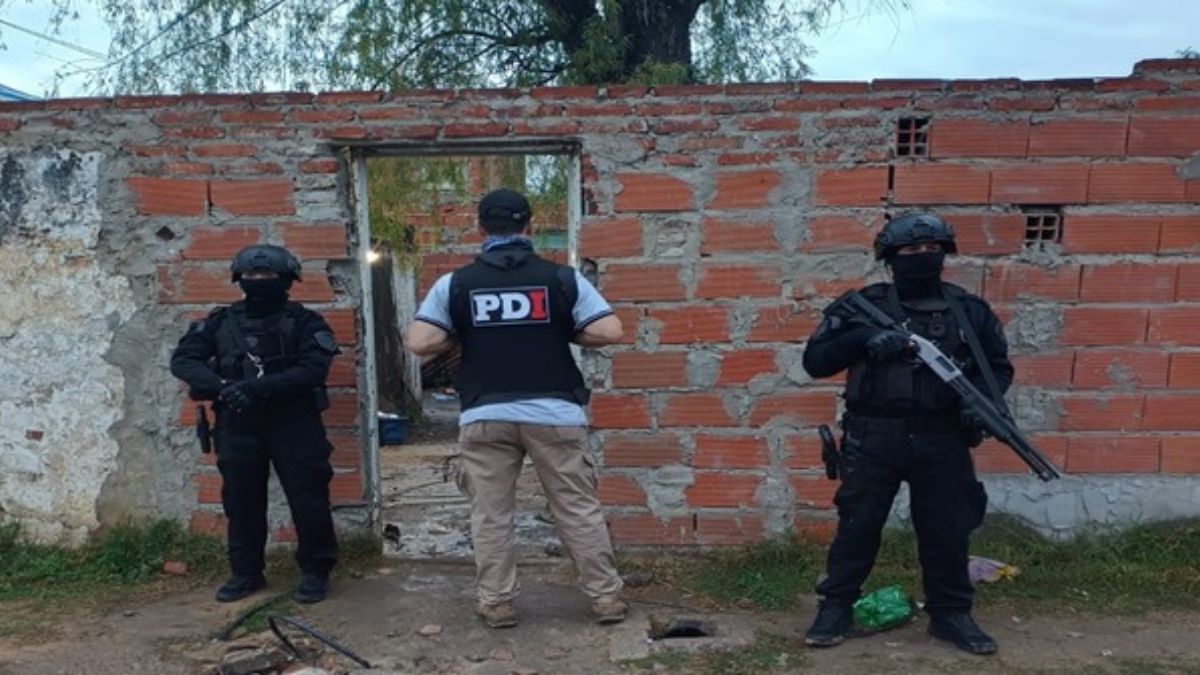 Santa Fe: cinco allanamientos por microtráfico en barrio Pompeya dejaron cinco personas identificadas.
