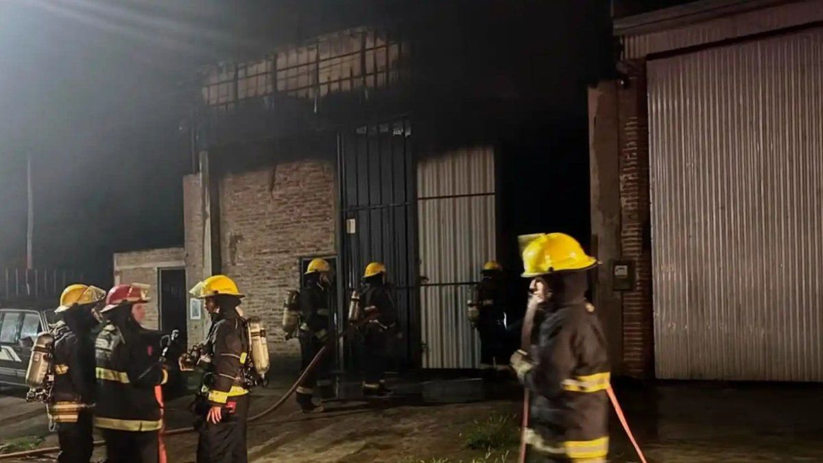 El incendio ocurrió la noche del domingo 5 de abril