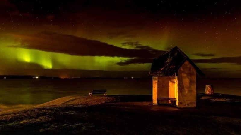 Esta colorida escena fue fotografiada desde Nairn, en el fiordo de Moray.
