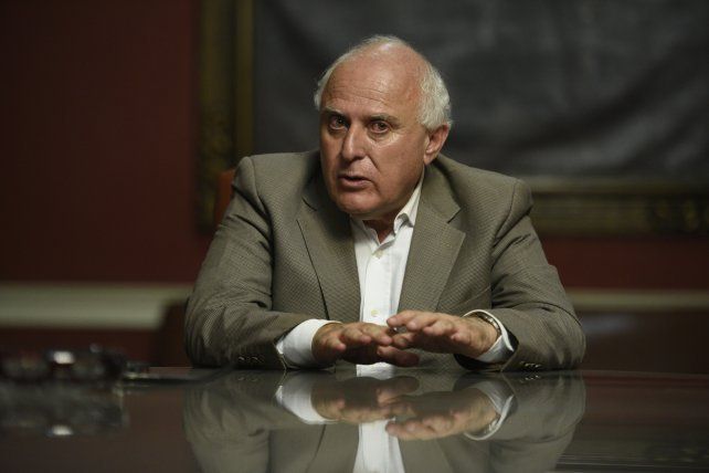 Salud del gobernador: La recuperación total llevará tres meses