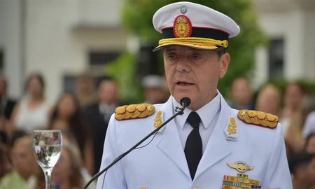 La llegada de Carlos Presti al Ministerio de Defensa traería aparejada inminentes cambios en las cúpulas de las Fuerzas Armadas: el Ejército, la Armada y la Fuerza Aérea. La llegada de Carlos Presti al Ministerio de Defensa traería aparejada inminentes cambios en las cúpulas de las Fuerzas Armadas: el Ejército, la Armada y la Fuerza Aérea.