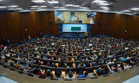 El Gobierno decidió tomar acciones concretas para abordar las preocupaciones sobre el financiamiento de las universidades nacionales. El Gobierno decidió tomar acciones concretas para abordar las preocupaciones sobre el financiamiento de las universidades nacionales.