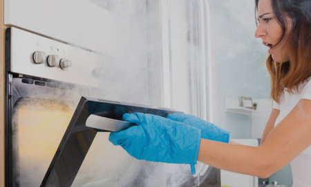 Hay ocasiones en donde la cocina se puede llegar a llenar de humo, pero hay pequeños trucos que son perfectos para estas ocasiones. Hay ocasiones en donde la cocina se puede llegar a llenar de humo, pero hay pequeños trucos que son perfectos para estas ocasiones.