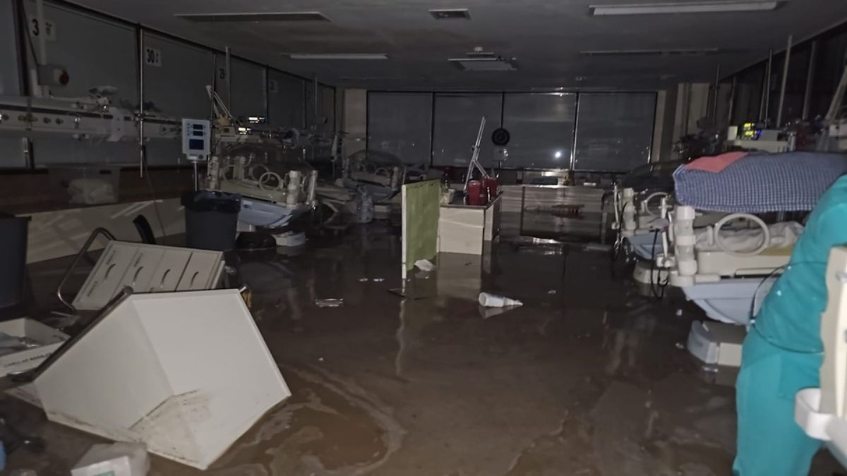 La sala de neonatología del Hospital Penna en Bahía Blanca quedó completamente anegada. La sala de neonatología del Hospital Penna en Bahía Blanca quedó completamente anegada.