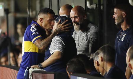 Carlos Tévez recordó la última conversación que tuvo con Diego Maradona y la vez que trató de mentiroso a Julio Grondona por no bancarlo en su cargo de entrenador de la Selección Argentina. Carlos Tévez recordó la última conversación que tuvo con Diego Maradona y la vez que trató de mentiroso a Julio Grondona por no bancarlo en su cargo de entrenador de la Selección Argentina.