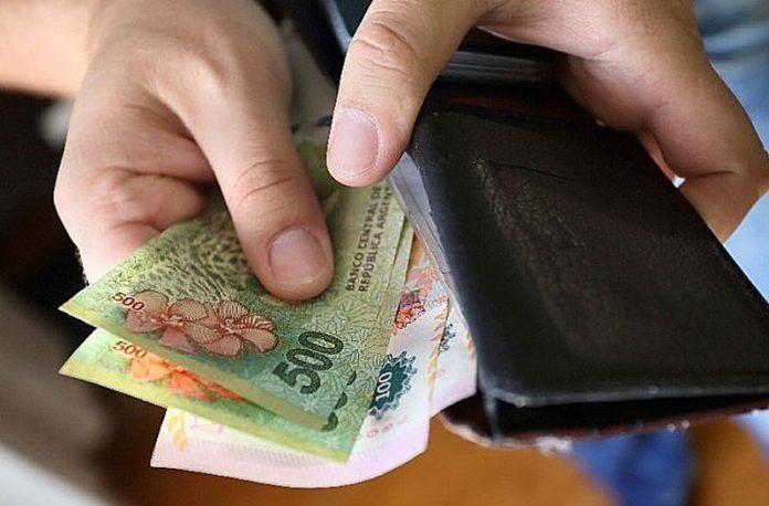 La compra de regalos fue postergada por la ausencia de reuniones familiares