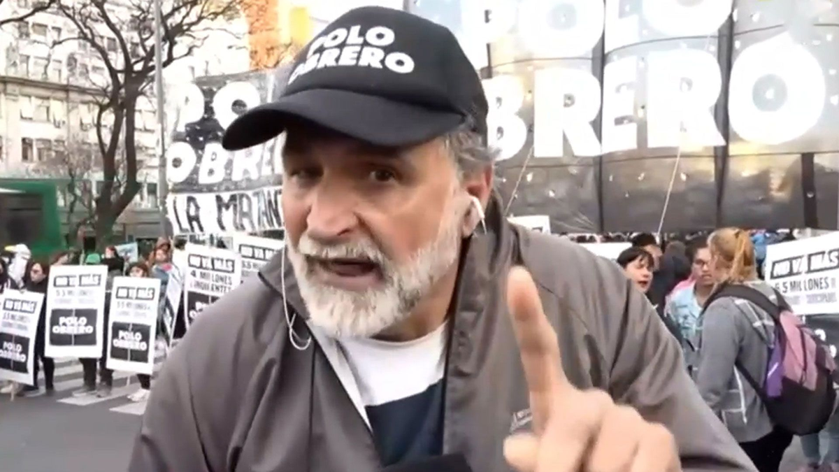 Un dirigente del Polo Obrero se cruzó con Pampito.