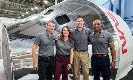 Los astronautas de la NASA Reid Wiseman, Víctor Glover y Christina Koch, junto con el astronauta de la Agencia Espacial Canadiense, Jeremy Hansen. Los astronautas de la NASA Reid Wiseman, Víctor Glover y Christina Koch, junto con el astronauta de la Agencia Espacial Canadiense, Jeremy Hansen.