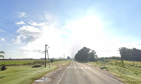 Una nena de 14 años fue obligada a bajarse del colectivo sobre la ruta 1, una zona rural, por no contar con su DNI. Una nena de 14 años fue obligada a bajarse del colectivo sobre la ruta 1, una zona rural, por no contar con su DNI.