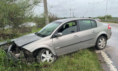 Así quedó el vehículo tras chocar contra el guardarrail en plena Circunvalación Oeste. Así quedó el vehículo tras chocar contra el guardarrail en plena Circunvalación Oeste.