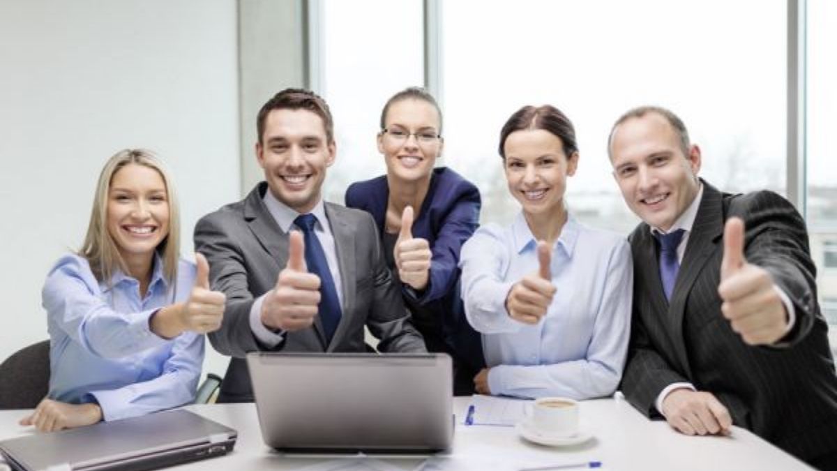 La escucha activa es clave para un ambiente laboral sano y positivo. La escucha activa es clave para un ambiente laboral sano y positivo.