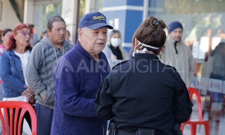 El gobierno recibió este jueves un total de 3.097 solicitudes en el marco del Programa de Asistencia Económica. El gobierno recibió este jueves un total de 3.097 solicitudes en el marco del Programa de Asistencia Económica.