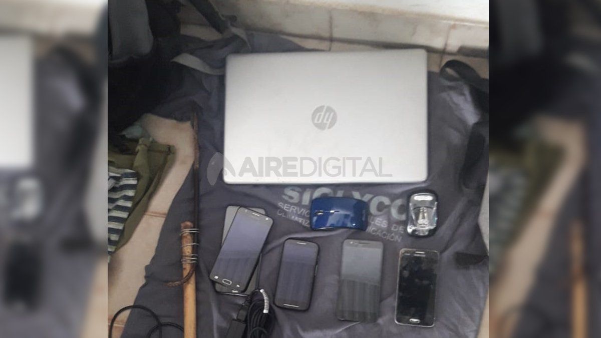 Celulares, herramientas y una computadora, los elementos que lograron encontrar los investigadores del caso.