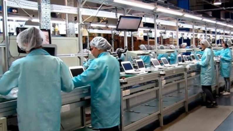 El Gobierno anunció una licitación para la adquisición de 500.000 computadoras para el ciclo lectivo de este año, por lo que las empresas esperan generar más puestos de trabajo.