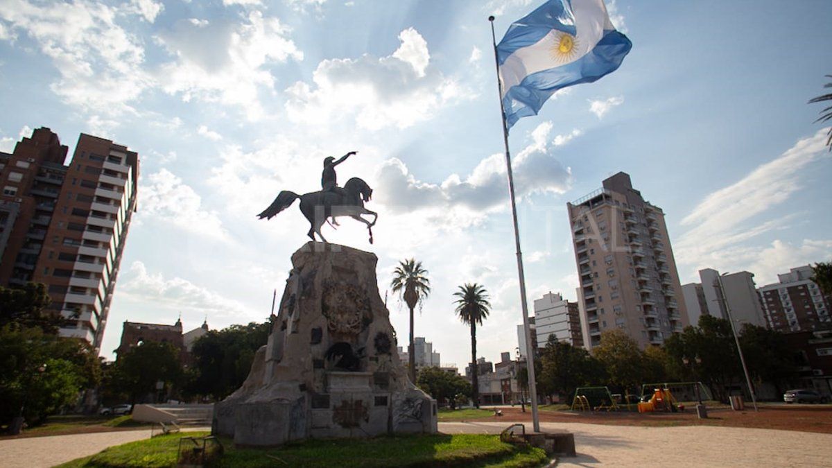 La misma est&aacute; en la parte inferior del monumento al padre de la patria.&nbsp;