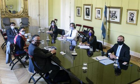 El encuentro lo encabezará en Casa de Gobierno el jefe de Gabinete, Santiago Cafiero. El encuentro lo encabezará en Casa de Gobierno el jefe de Gabinete, Santiago Cafiero.