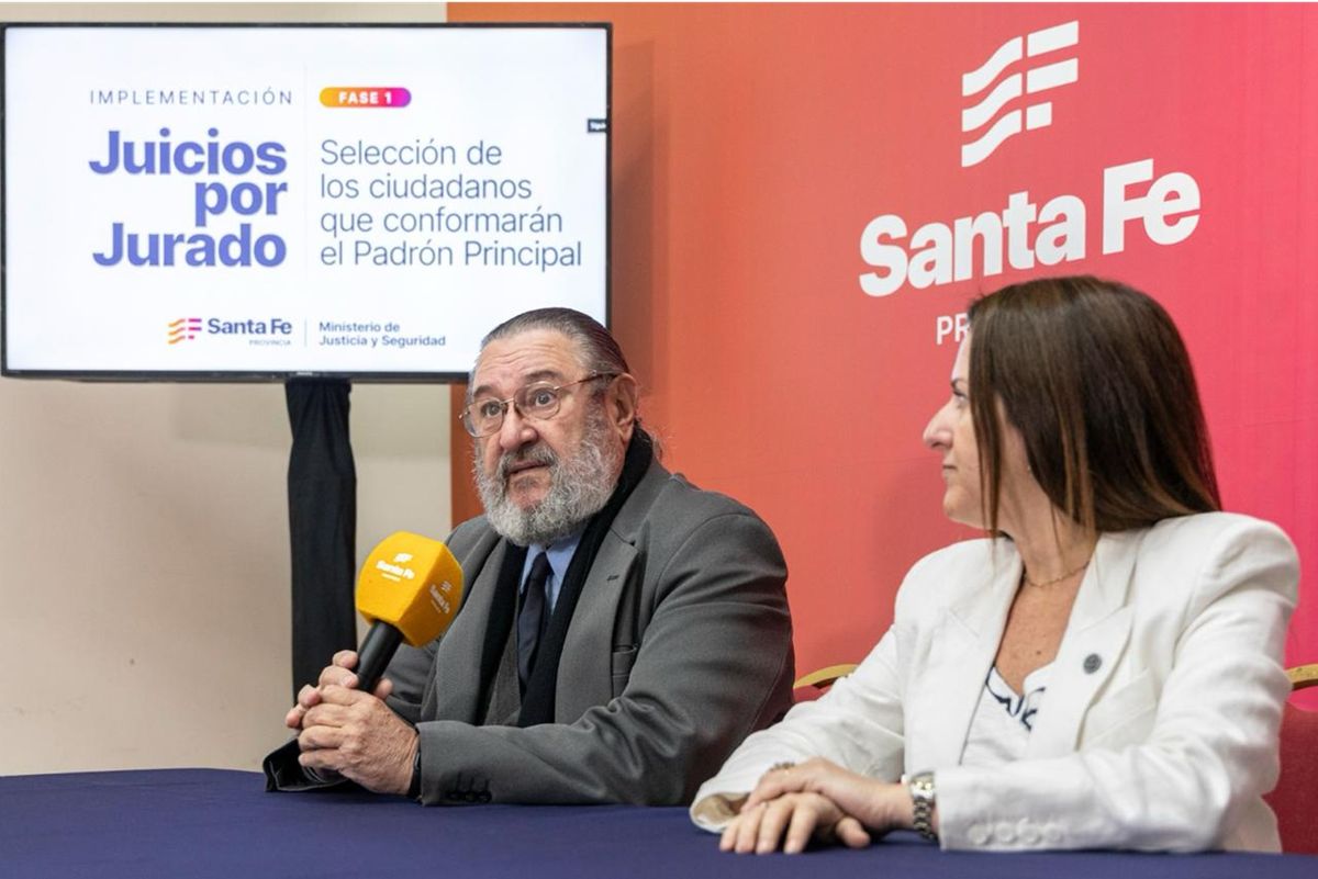 El juicio por jurados comenzará en octubre en Rafaela. Este miércoles, funcionarios del gobierno y del Poder Judicial dieron detalles sobre el nuevo sistema. El juicio por jurados comenzará en octubre en Rafaela. Este miércoles, funcionarios del gobierno y del Poder Judicial dieron detalles sobre el nuevo sistema.