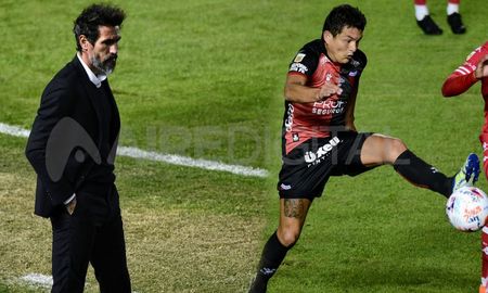 Eduardo Domínguez y Luis Pulga Rodríguez fueron distinguidos por la Liga Profesional de Fútbol como el mejor entrenador y el mejor jugador de la primera parte de la Copa de la Liga. Eduardo Domínguez y Luis Pulga Rodríguez fueron distinguidos por la Liga Profesional de Fútbol como el mejor entrenador y el mejor jugador de la primera parte de la Copa de la Liga.