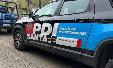 El procedimiento fue llevado adelante por la Policía de Investigaciones (PDI), que realizó allanamientos y detuvo a un prófugo por un homicidio en Villa Hipódromo en agosto de 2025. El procedimiento fue llevado adelante por la Policía de Investigaciones (PDI), que realizó allanamientos y detuvo a un prófugo por un homicidio en Villa Hipódromo en agosto de 2025.